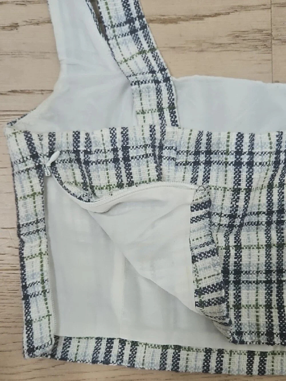Abercrombie & Fitch White and Navy Plaid Square-Neck Crop Top - Picture 2 of 3